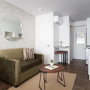  Appartement Golden Oasis With Yard View And Full Bath By Den