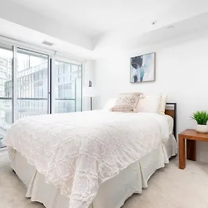 Upscale & Modern 2bd + Den 2ba Heart Of Downtown! Apartment Toronto